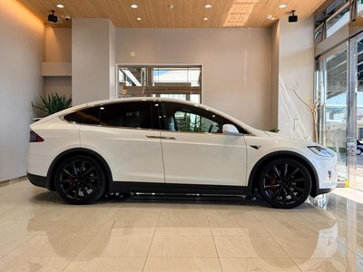 TESLA MODEL X - 6