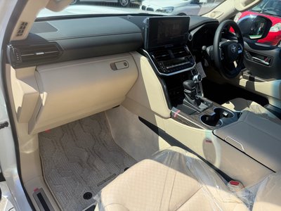 2026 Toyota LAND CRUISER 300 — миниатюра 36