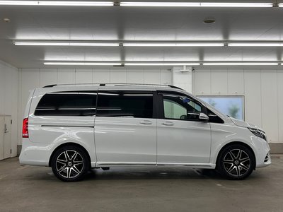 2023 Mercedes-BENZ V-CLASS photo 3