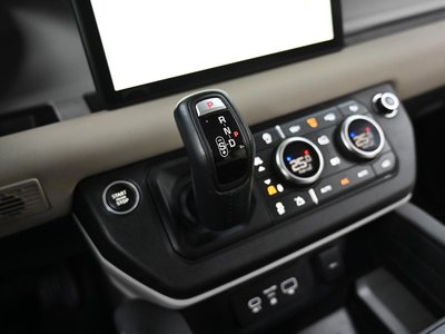 LAND ROVER DEFENDER - 9