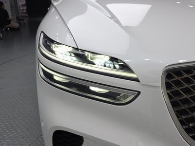 2022 Genesis GV70 photo 9