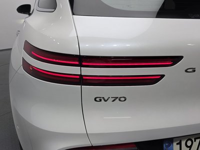 2022 Genesis GV70 photo 10