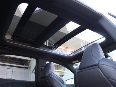 صورة 9 لـ 2023 Lexus RX