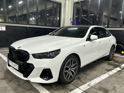 BMW 5 SERIES