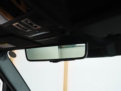 LAND ROVER DEFENDER - 8