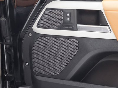 LAND ROVER DEFENDER - 5