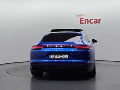 PORSCHE PANAMERA - 3