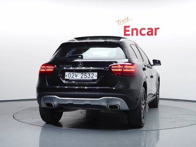 MERCEDES-BENZ GLA - 3