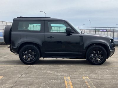 LAND ROVER DEFENDER - 10