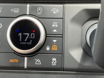 LAND ROVER DEFENDER - 3