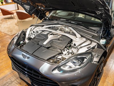 صورة 13 لـ 2025 Aston Martin DBX