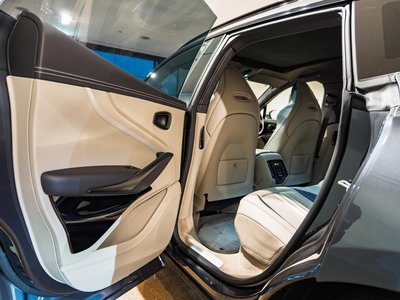 2025 Aston Martin DBX 缩略图 26