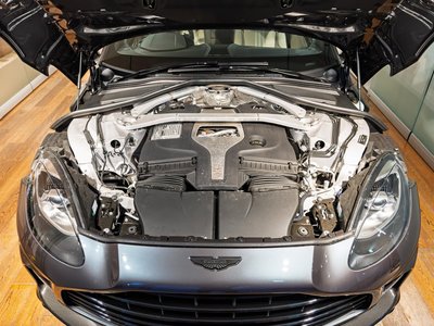 صورة 12 لـ 2025 Aston Martin DBX