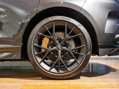 صورة 11 لـ 2025 Aston Martin DBX