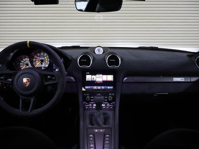 2025 Porsche 718 photo 3