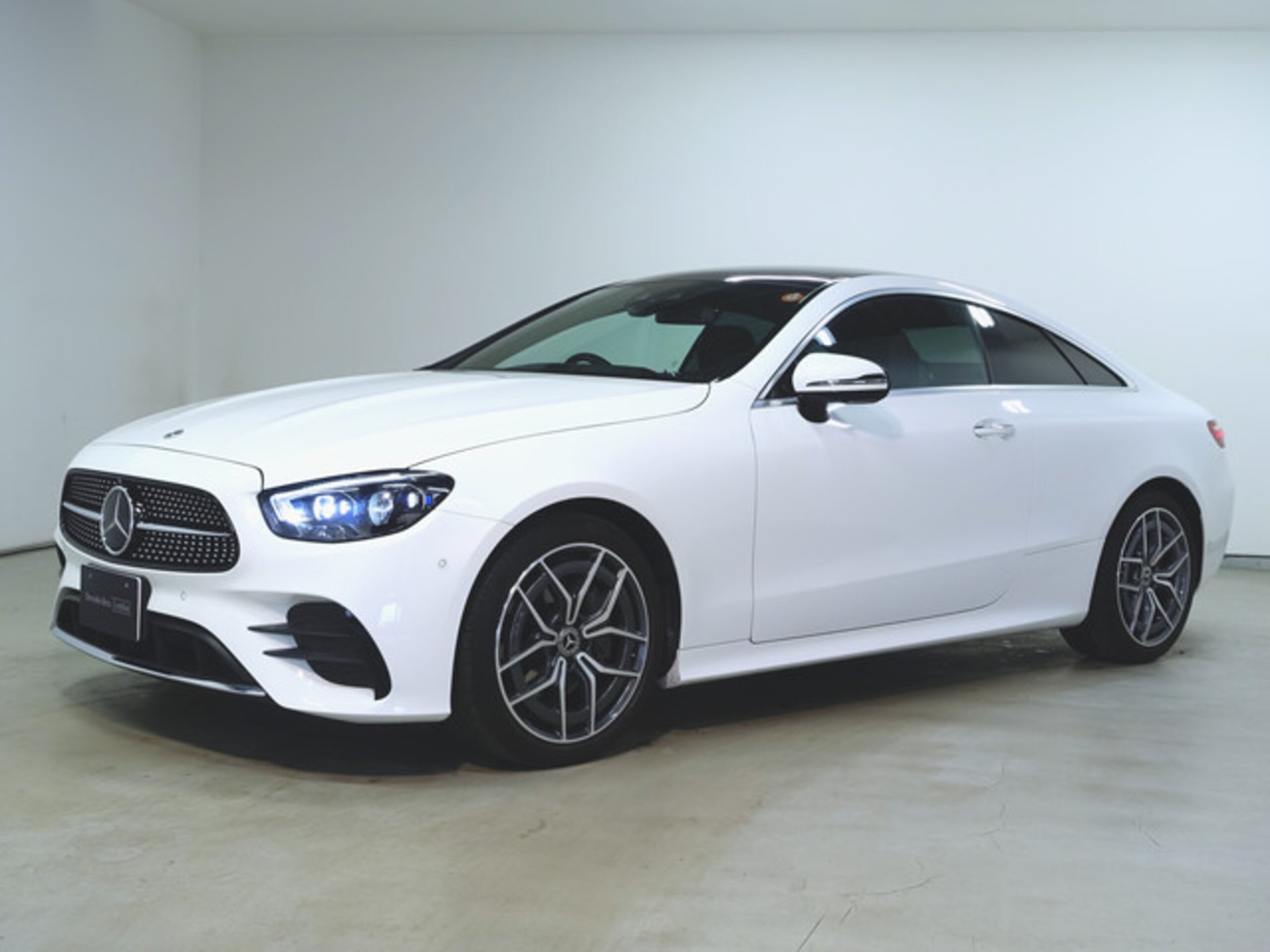 MERCEDES-BENZ E-CLASS - View 1