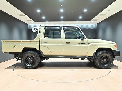 TOYOTA LAND CRUISER 70 PICKUP - 6