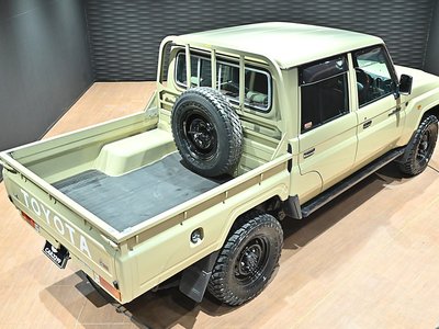 TOYOTA LAND CRUISER 70 PICKUP - 8