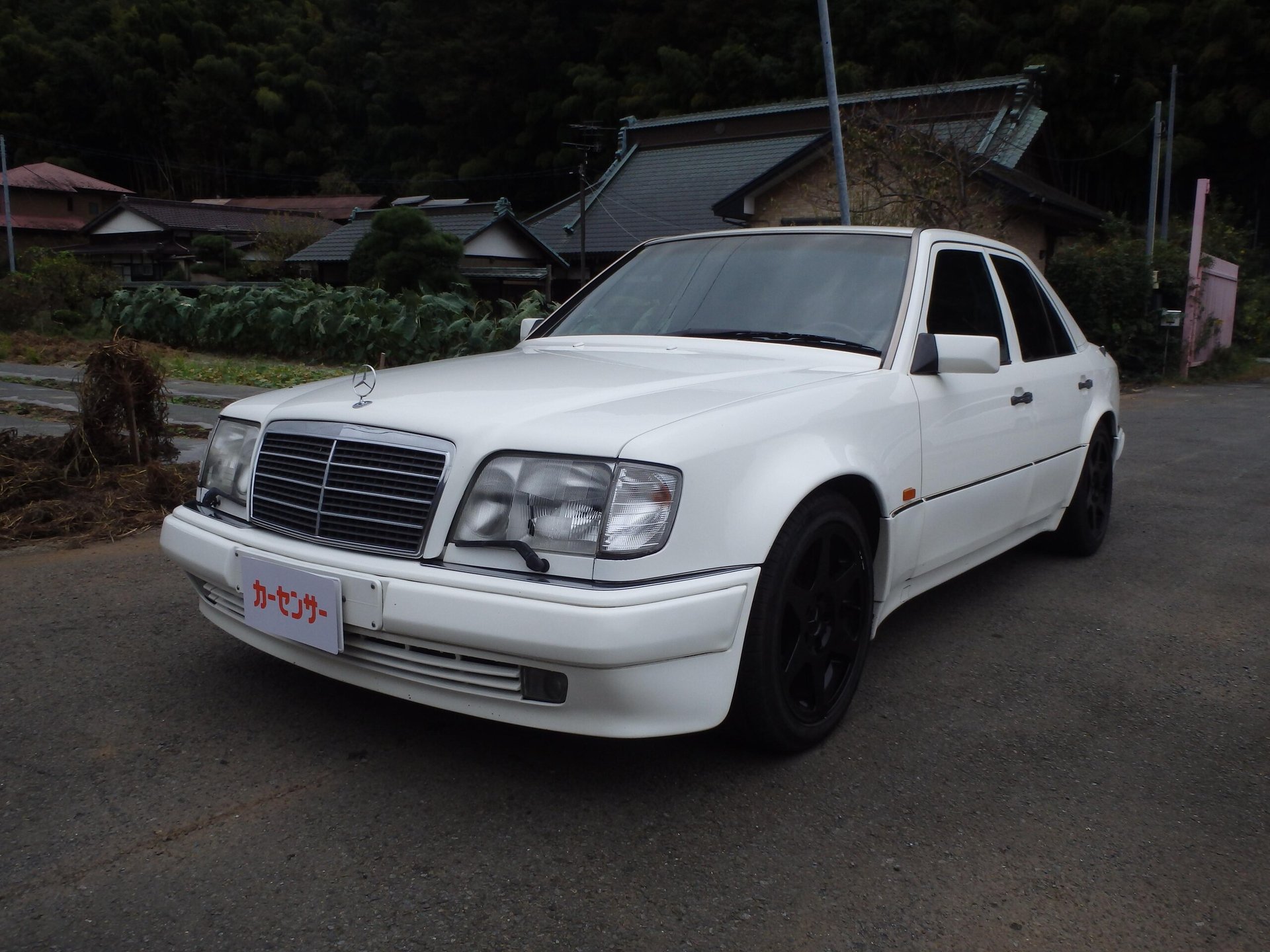 MERCEDES-BENZ MEDIUM-CLASS - View 1