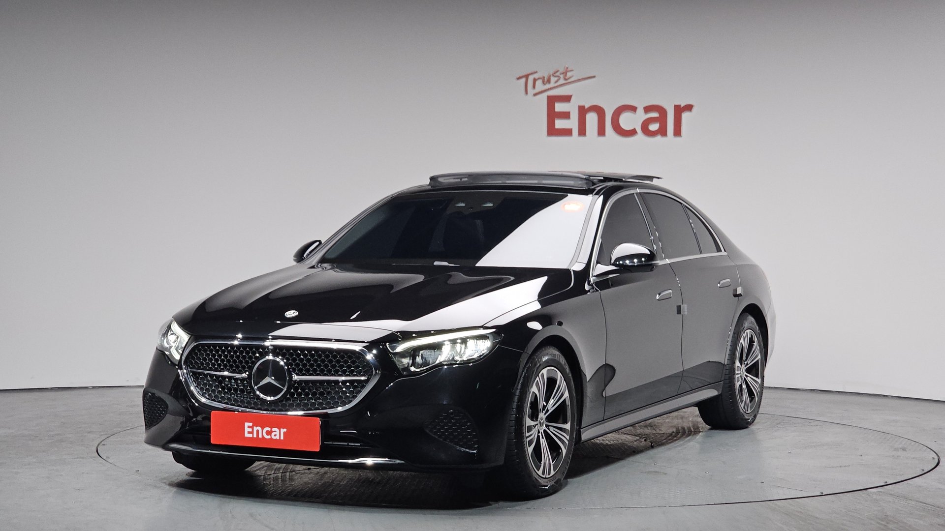 MERCEDES-BENZ E-CLASS - View 1