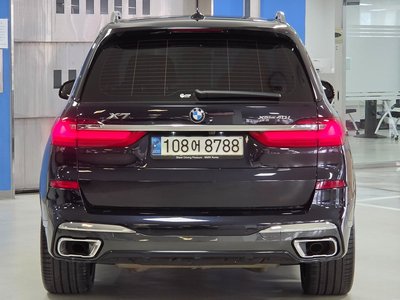 2021 BMW X7 photo 3