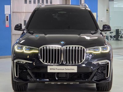 2021 BMW X7 photo 2