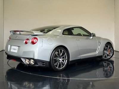 NISSAN GT-R - 2