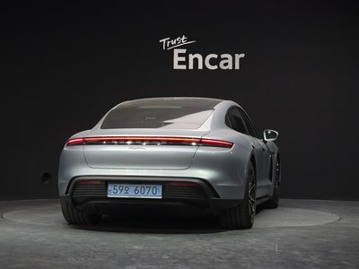 PORSCHE TAYCAN - 3