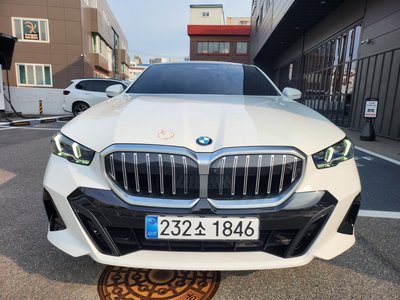 2025 BMW 5 SERIES — фото 1