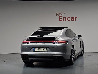 PORSCHE PANAMERA - 4