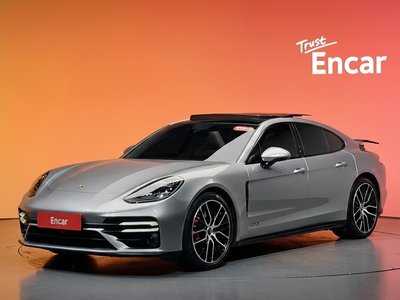 PORSCHE PANAMERA - 1