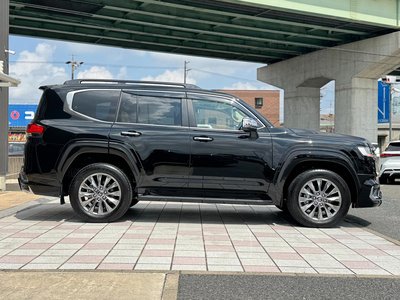 صورة 7 لـ 2025 Toyota LAND CRUISER 300