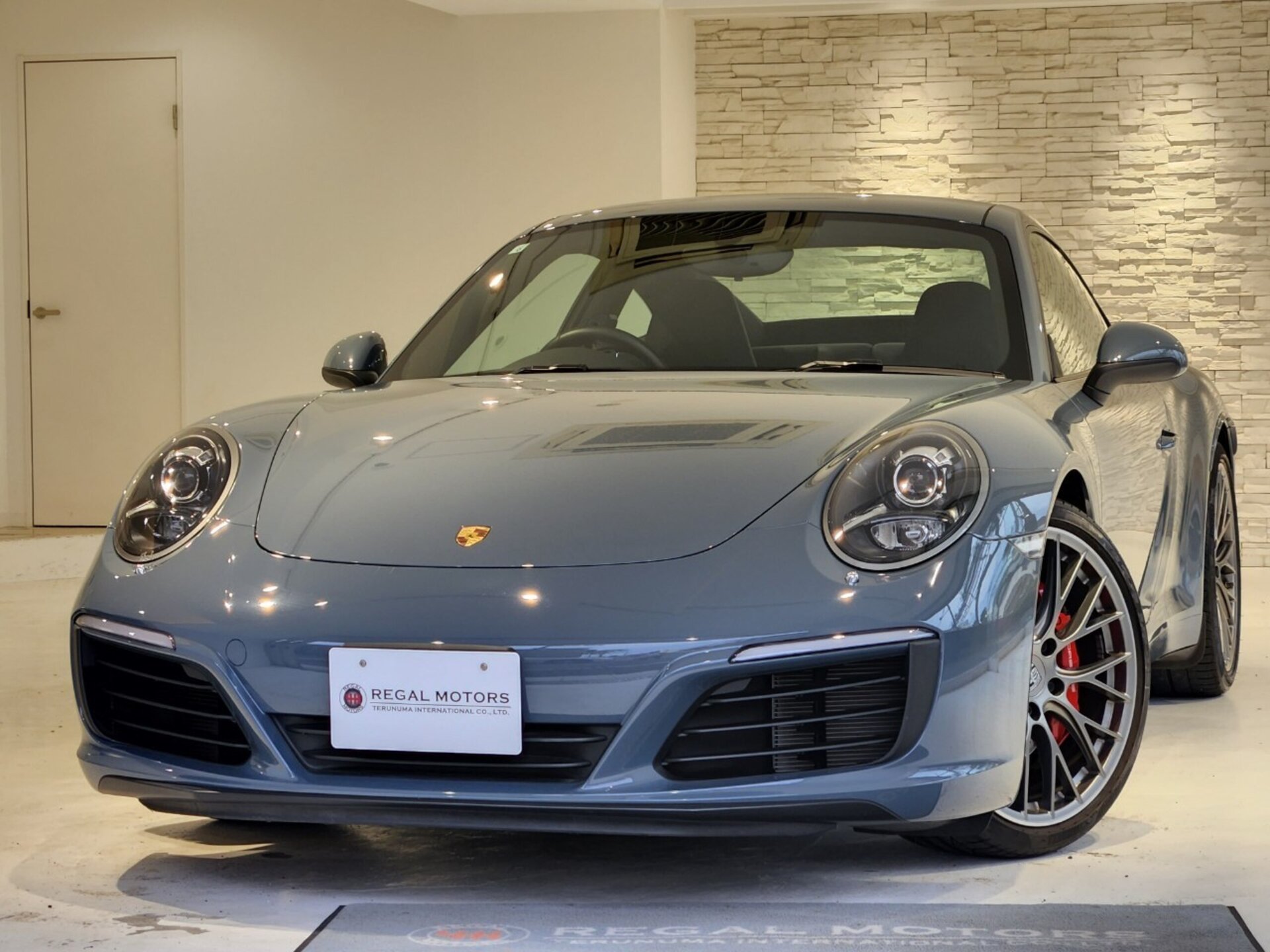 PORSCHE 911 - View 1