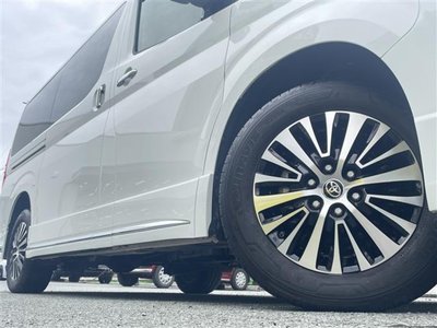 TOYOTA GRAND ACE - 8