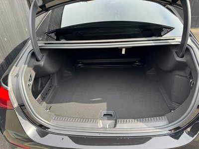 MERCEDES-BENZ E-CLASS - 9