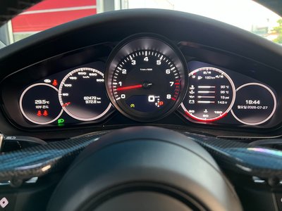 صورة 8 لـ 2021 Porsche PANAMERA