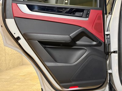2024 Porsche CAYENNE — миниатюра 30