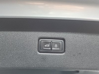 2021 AUDI Q8 thumbnail 24
