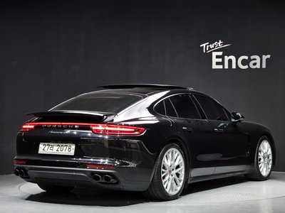 PORSCHE PANAMERA - 4