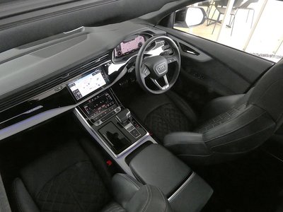 AUDI Q8 - 8
