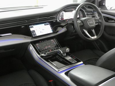 AUDI Q8 - 4