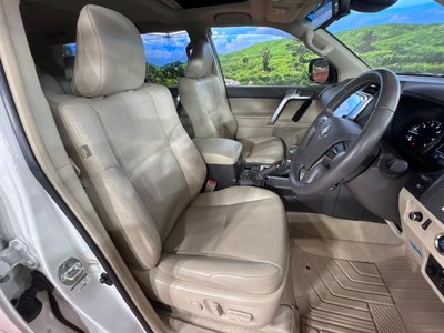 TOYOTA LAND CRUISER PRADO - 8