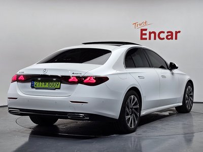 MERCEDES-BENZ E-CLASS - 3