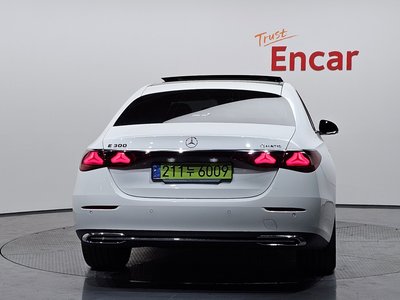 MERCEDES-BENZ E-CLASS - 4