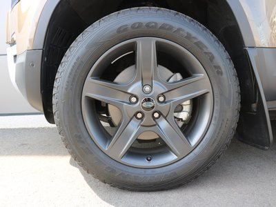 LAND ROVER DEFENDER - 9