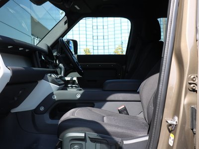 LAND ROVER DEFENDER - 3