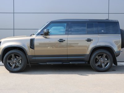 LAND ROVER DEFENDER - 7
