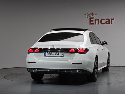 MERCEDES-BENZ E-CLASS - 4