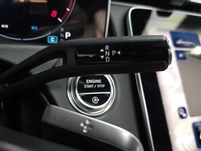 MERCEDES-BENZ E-CLASS - 9