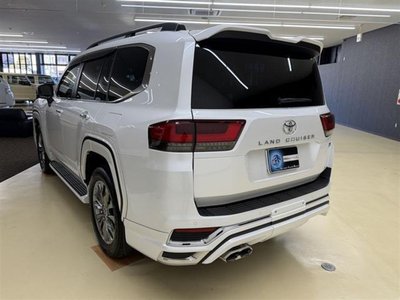 TOYOTA LAND CRUISER 300 - 7